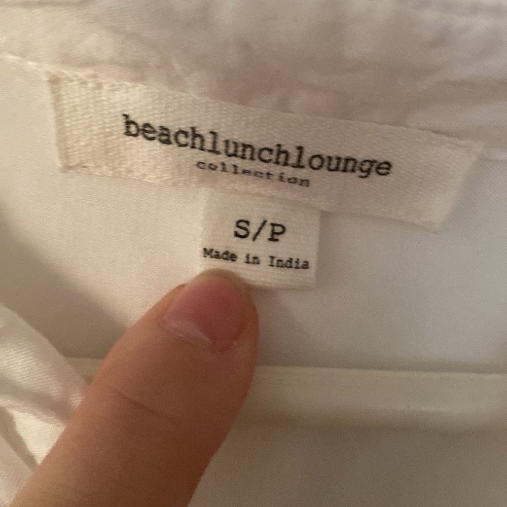 High low button down blouse. - Picture 2 of 4